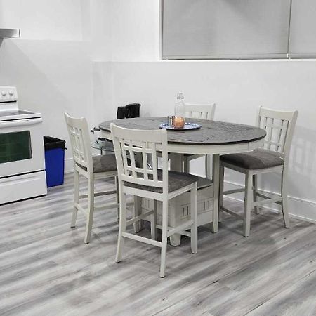 Scarborough New 2-Bedroom Basement โตรอนโต ภายนอก รูปภาพ
