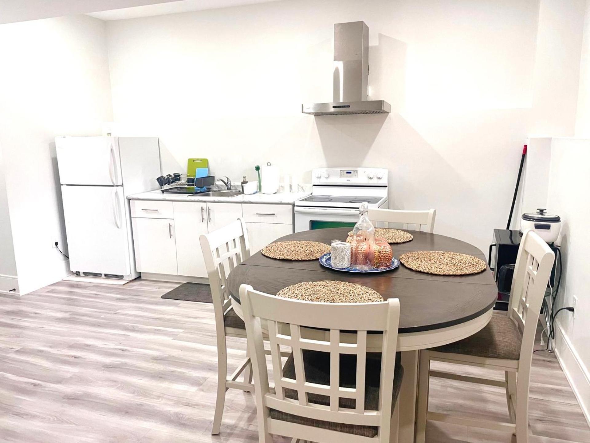 Scarborough New 2-Bedroom Basement โตรอนโต ภายนอก รูปภาพ