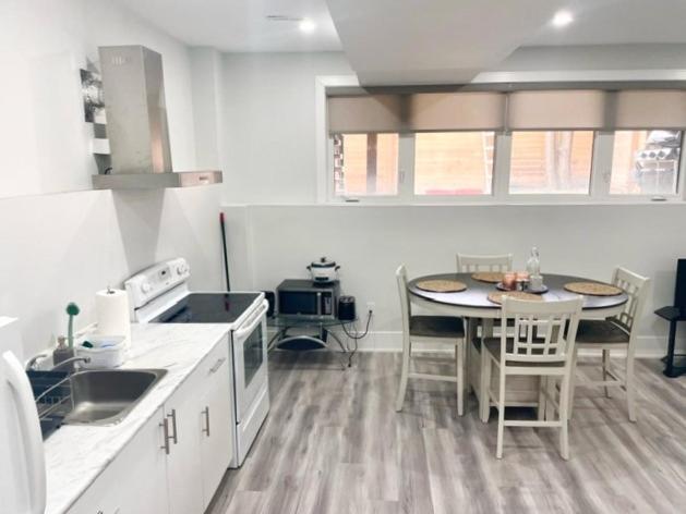 Scarborough New 2-Bedroom Basement โตรอนโต ภายนอก รูปภาพ